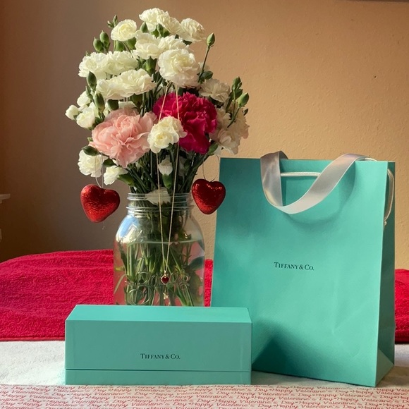 ❤️🔑 TIFFANY & CO. TIFFANY KEYS HEART KEY CHARM NECKLACE PENDANT ❤️🔑 - Picture 2 of 16